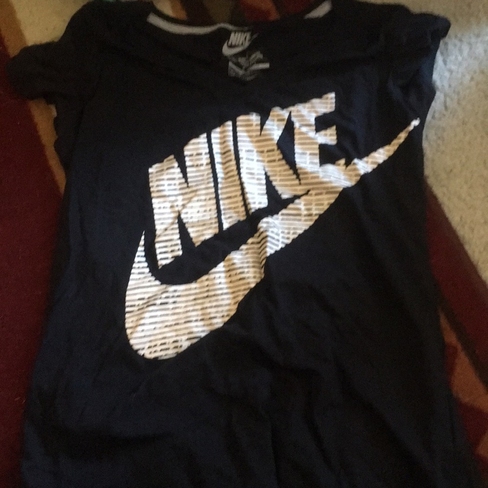Nike t shirt new without tags